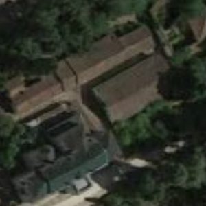 Abandoned house two columns - Portugal